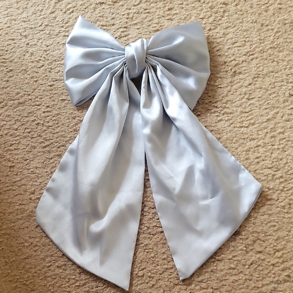 Elegant Silver Bow Hair Clip
